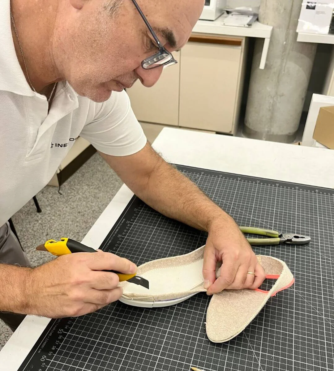 Fabrication d’une chaussure Angarde en atelier