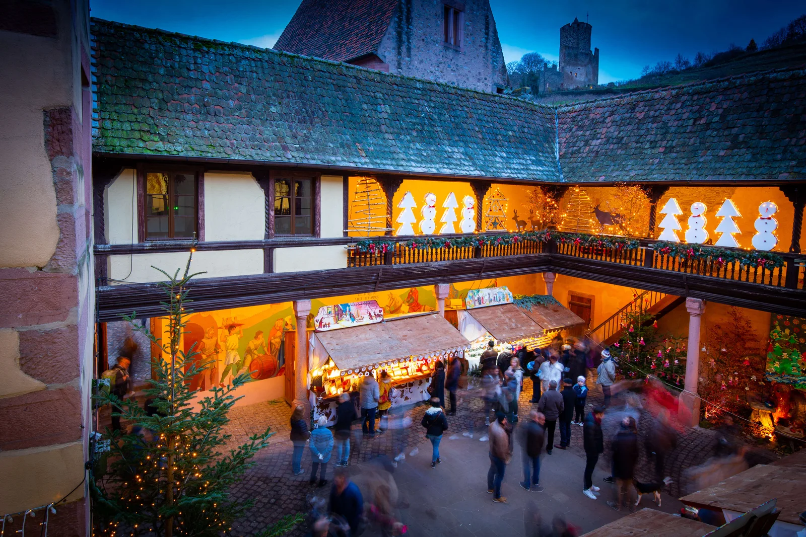 Le marché de Noël de Kaysersberg dans la cour de l’Arsenal