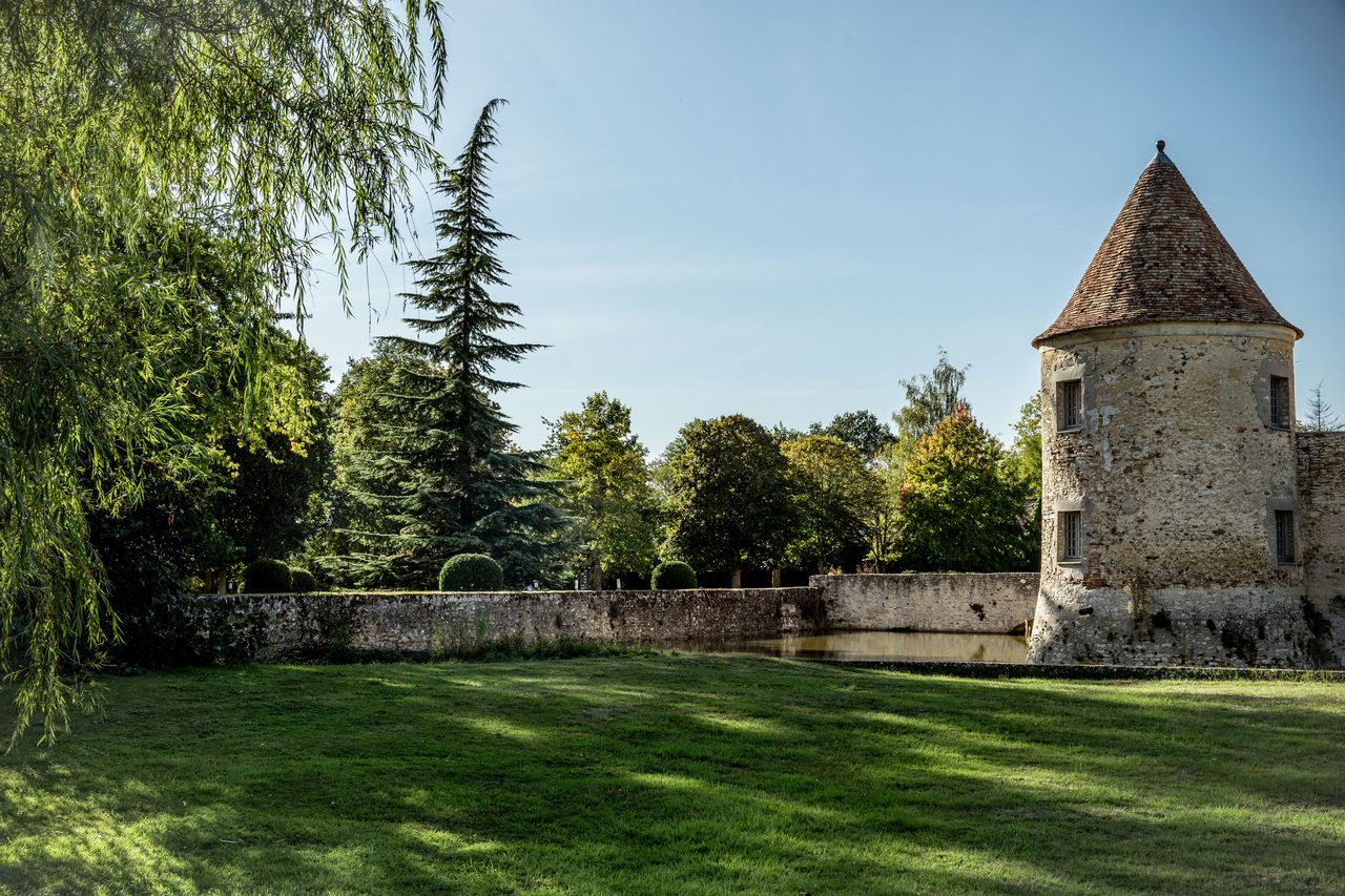 Façade du Château de Villiers-le-Mahieu dans son parc